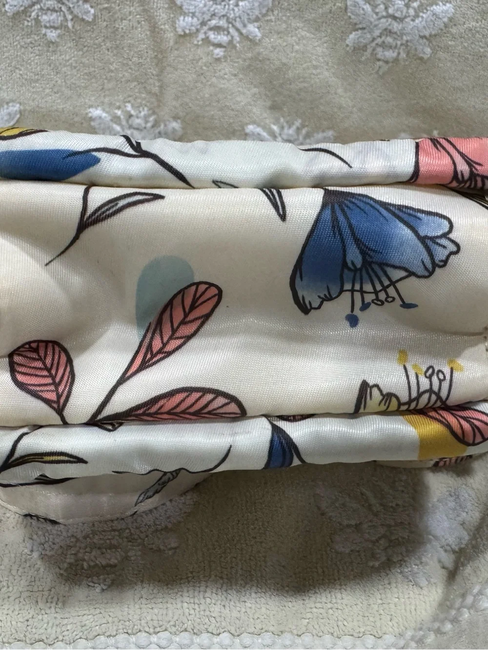 LUG Floral Hummingbird Quilted Crossbody Bag in Cream—EUC